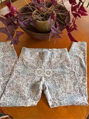 ivory ella Paisley Print Leggings beautiful!  Good clean condition quick ship